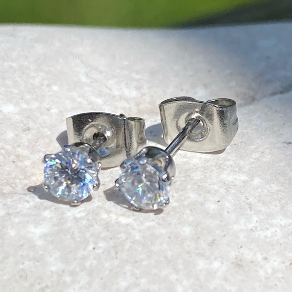 Heart cross and cz stud earring set silver plated new in box - Picture 4 of 8